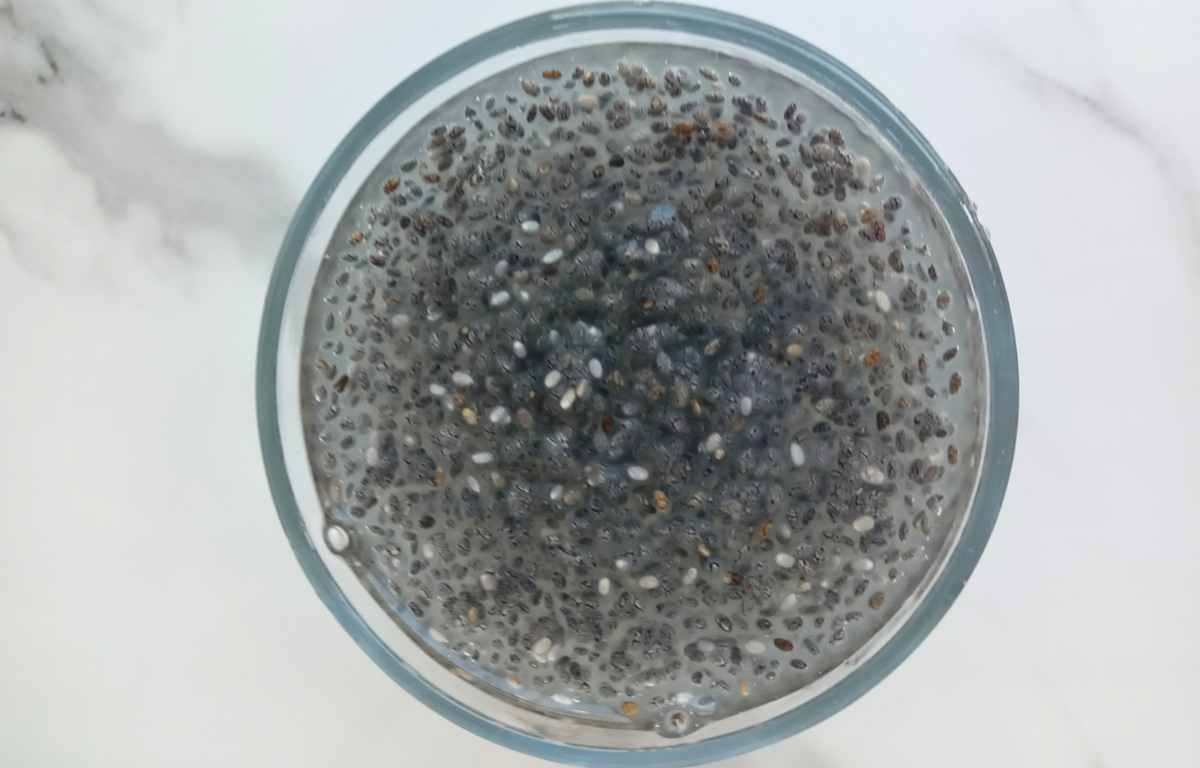 soak the chia seeds for 2 minutes