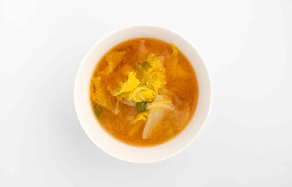 A Detox Cabbage Soup That Actually Taste Good!
