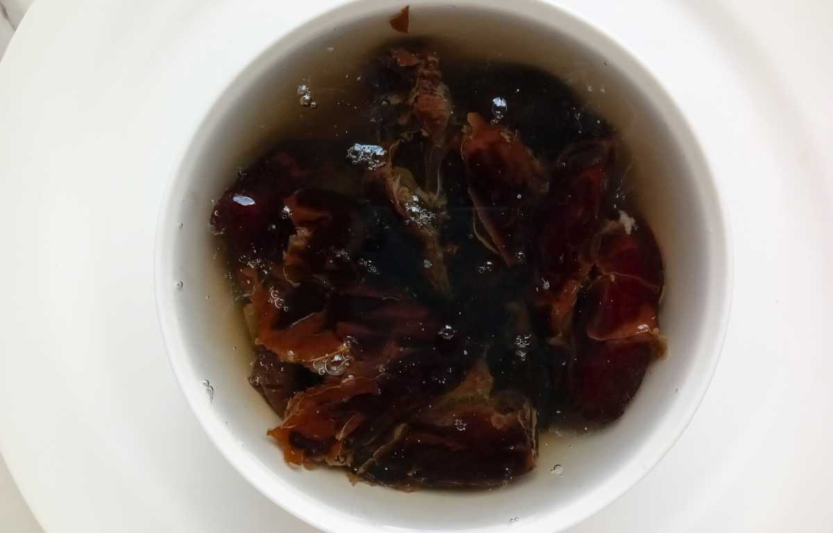 soak the dates in boiled water