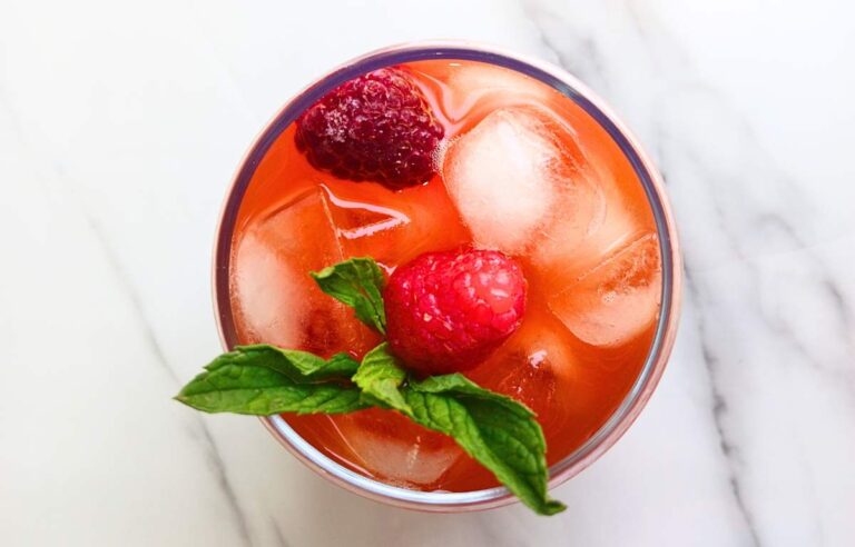Simple Raspberry Iced Tea With Only 30 Calories - Skinny Fit Mama